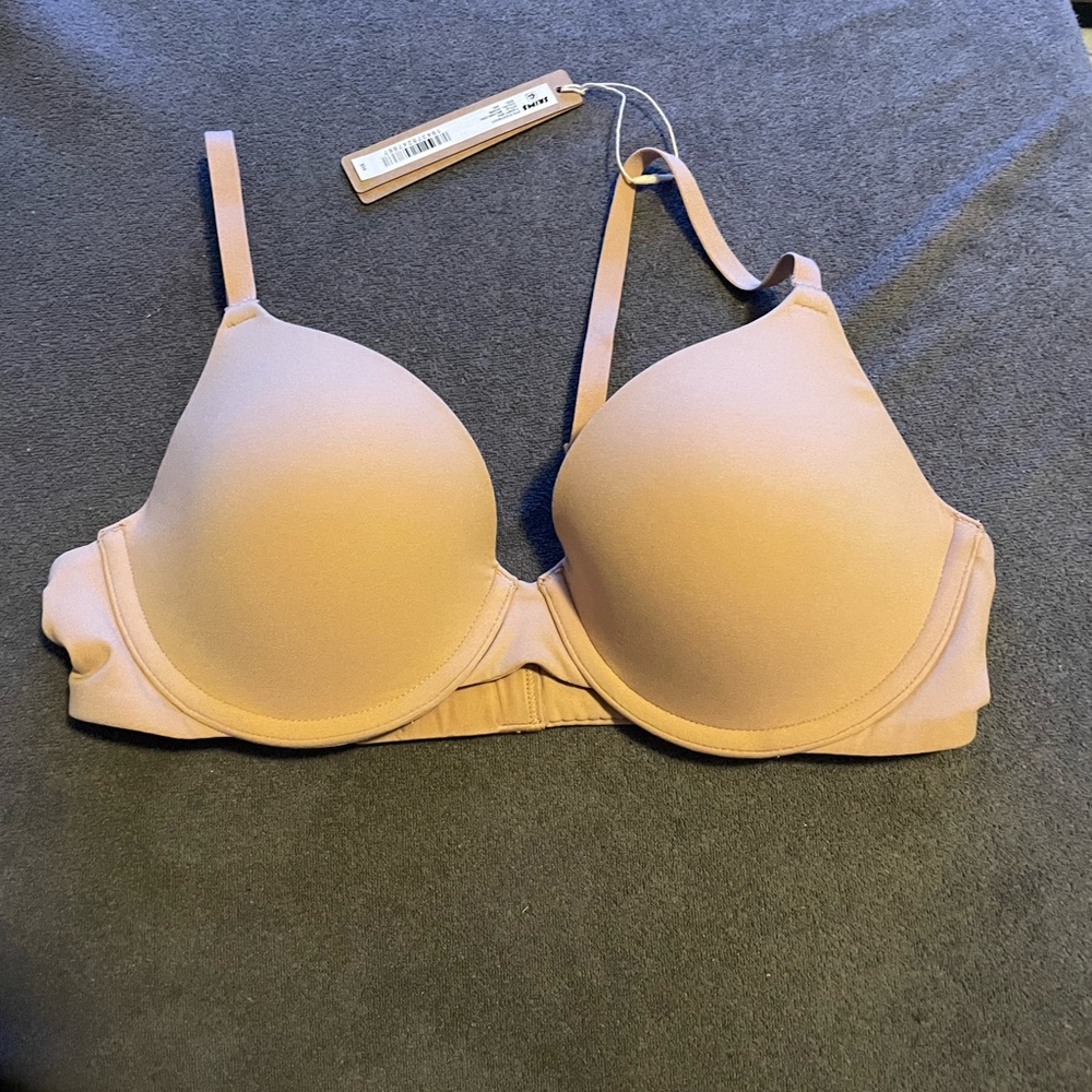 NWT Skims Fits Everybody T-shirt Bra - size 34B Ochre